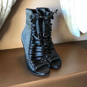 Never worn Steve Madden boots